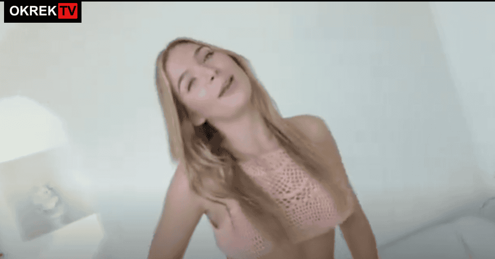 Indo ABG Tren Nganter Makanan Ke Kos Ayang Sama Nyelup Keris